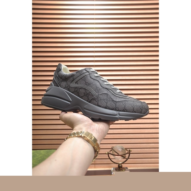 G*u*i casual shoes